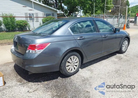 2010 Honda Accord 2.4 Lx z USA, uszkodzony, nr VIN 1HGCP2E35AA031149